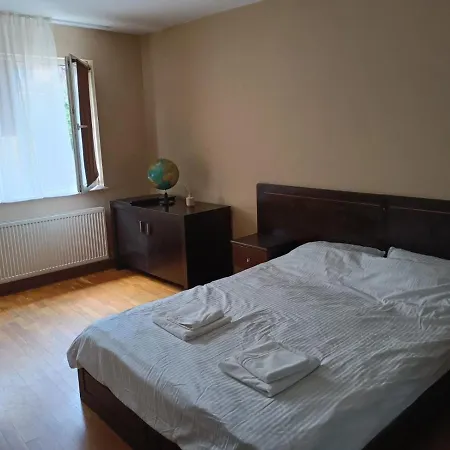 Lovely 2 Bedroom Apartmán Kluž